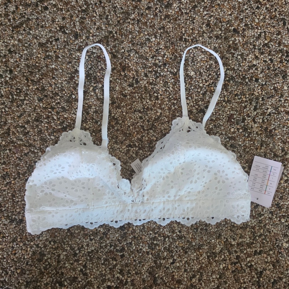 Auden White Eyelet Lace Removable Pad Wirefree Bralette Medium